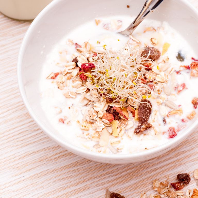 Desayuno con brotes de alfalfa