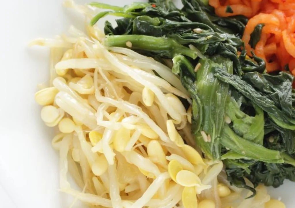 brotes de soja con verduras salteadas